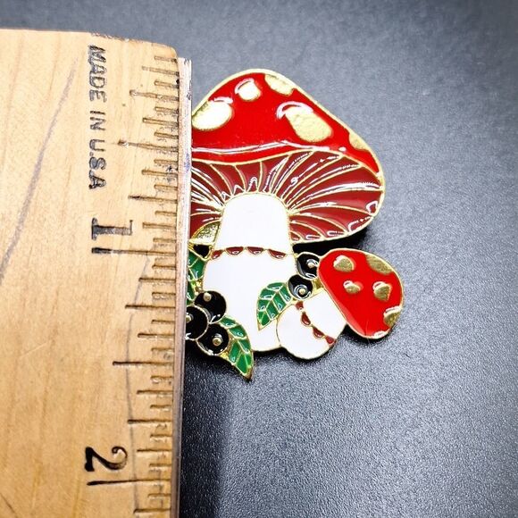MUSHROOM pin brooch alloy cottagecore fashion accessory - Picture 2 of 3